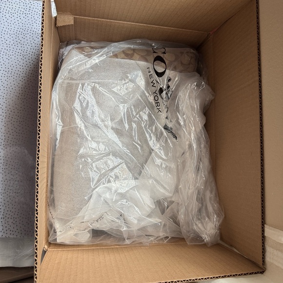 🔥HP🔥 NWT $485 COACH  Zip Top Tote In Signature Canvas. Gold/Khaki Saddle 2 - Picture 5 of 6